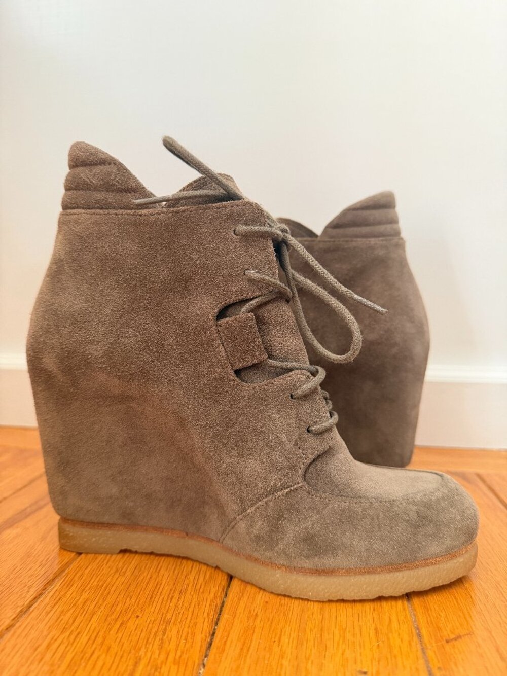 Stuart Weitzman Suede Wedge Booties Kalahari Taupe Lace Up Ankle Boot Sz 5